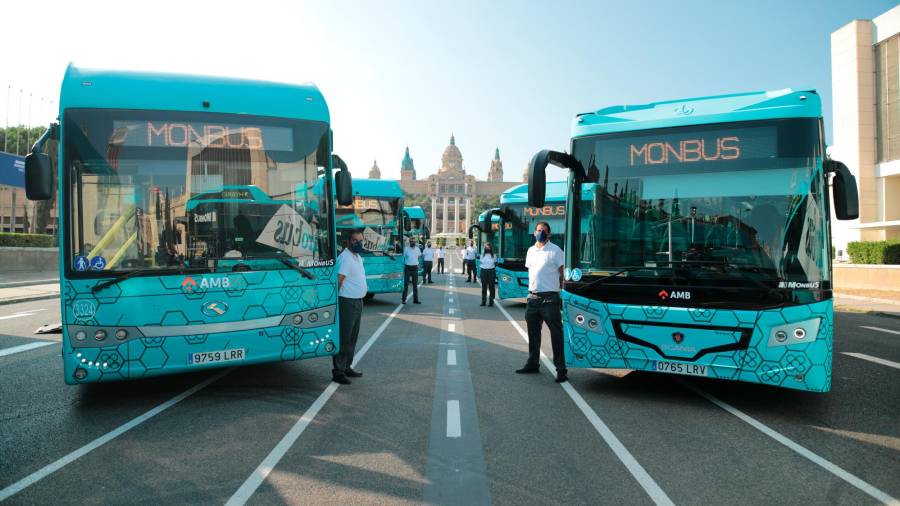 movilidad. Los autobuses de Monbus conectan el aeropuerto El Prat y el centro de Barcelona, todo el año. Foto: Monbus.