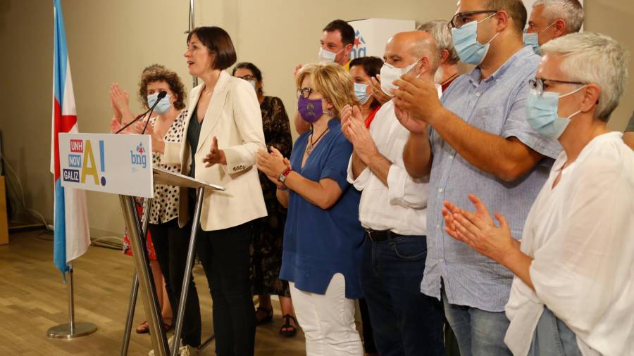 Ana Pontón, candidata del Bloque Nacionalista Galego, dirigiéndose a los suyos tras conocer los resultados electorales