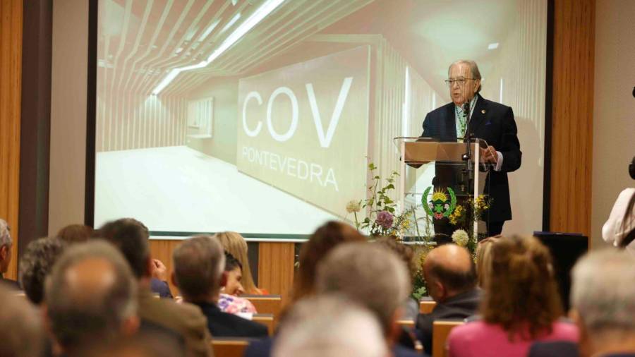 El doctor Diego Murillo, durante el homenaje de los veterinarios de Pontevedra. Foto: Gallego