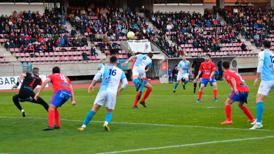 DE VUELTA El Compostela-UD Ourense, disputado el 8 de marzo, fue el último partido con espectadores en el Vero Boquete de San Lázaro Foto: Amadeo Rey