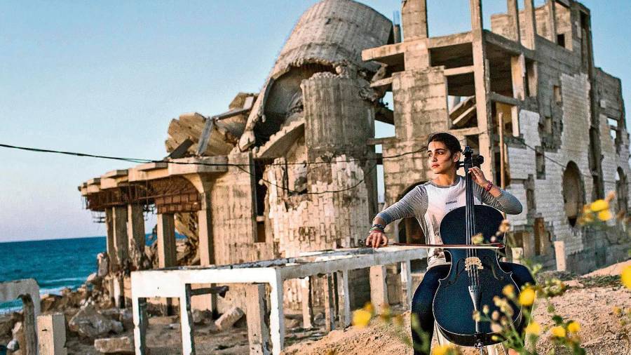 Una de las escenas del documental ante los escombros de un conflicto perenne. Foto: Gaza
