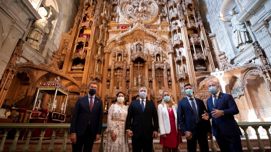 El presidente da Xunta, Alberto Núñez Feijóo, acompaña al presidente da República de Colombia, Iván Duque, a la Misa do Peregrino en la Catedral. FOTO: Ana Varela
