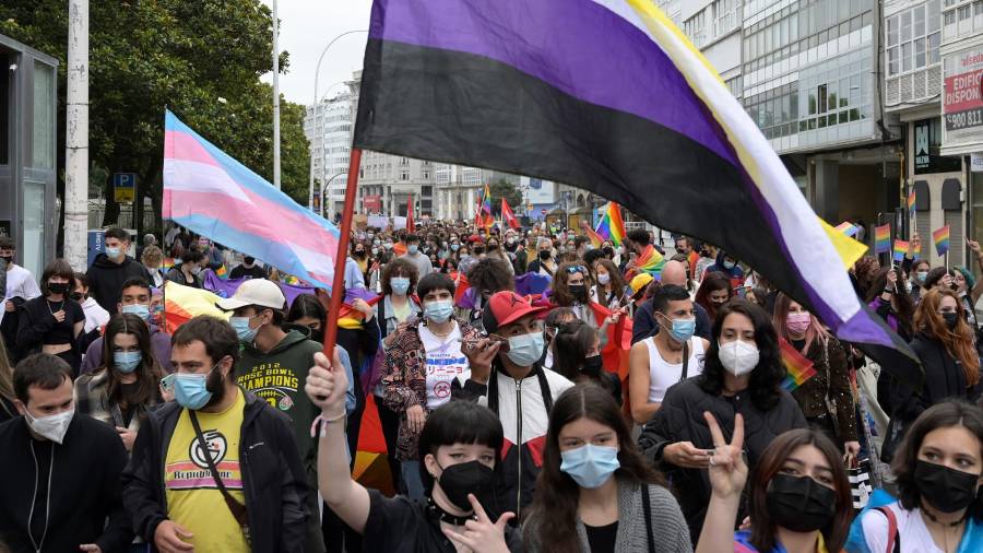 visibilización. Centenares de personas participaron en una manifestación convocada por el Día Internacional del Orgullo LGTBI, el pasado 28 de junio en A Coruña. Foto: M.Dylan. 