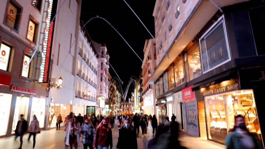 La calle Preciados, en Madrid, sin esa luz nostálgica de los días previos al 25-D. Efe