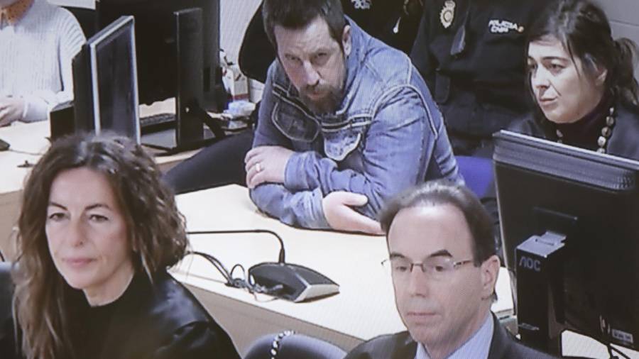 José Abuin durante el juicio por el asesinato de Diana Quer, en los juzgados compostelanos de Fontinas Foto: Antonio Hernández