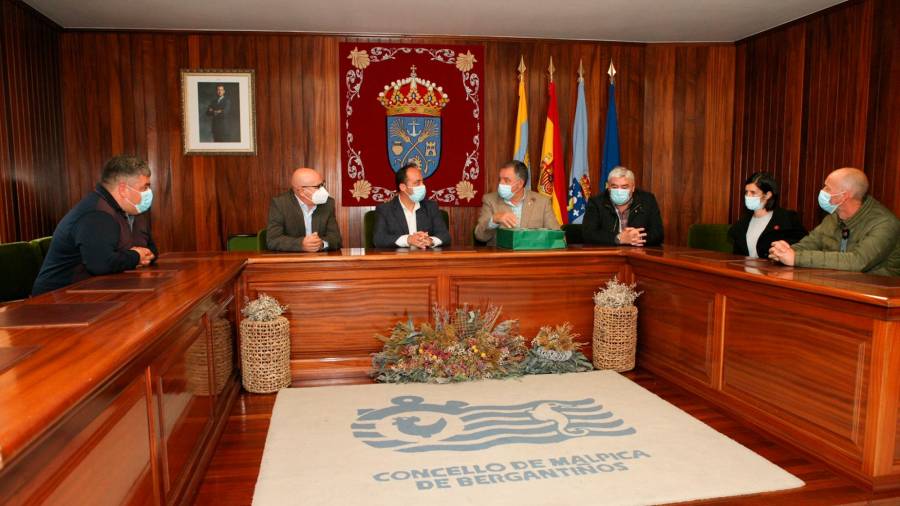 Recepción institucional na casa do concello de Malpica. Foto: Deputación da Coruña