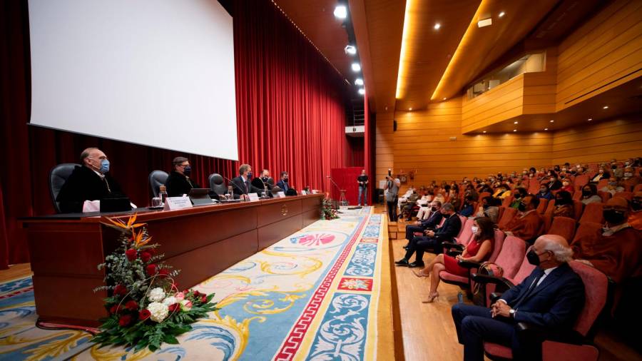 Feijóo compromete la movilización de 3.000 millones para la universidad gallega hasta 2026