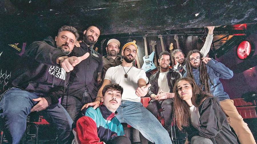 NUEVA FORMACIÓN. Integrantes del grupo gallego de rock Dakidarría posando este mismo mes de enero. Foto: Dakidarría