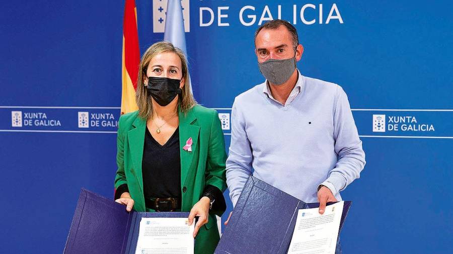 Ethel Vazquez y Antonio Fernández firmaron el convenio para ampliar la red en octubre del año 2021. Foto: X. G.