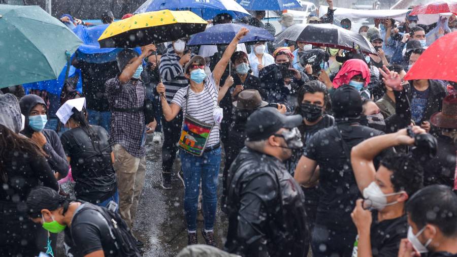 Manifestantes contra el Gobierno salvadoreño. Foto: E.P.