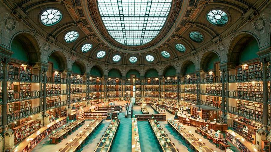 Bibliothèque Nationale De France. Es la biblioteca más importante de Francia y una de las más antiguas del mundo. Está situada en París.​ (Fuente, www.trendencias.com)