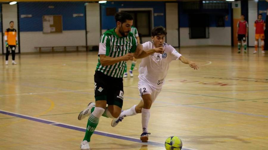 en la lucha Una jugada del Betis-Santiago Futsal de la presente temporada. Foto: SF 