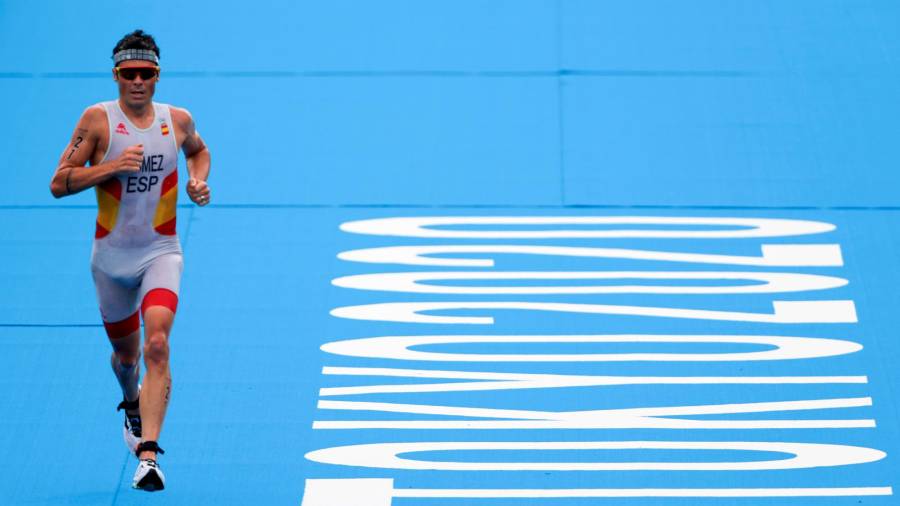 Gómez Noya, llegando a meta en el parque marino de Odaiba. Foto: Enric Fontcuberta