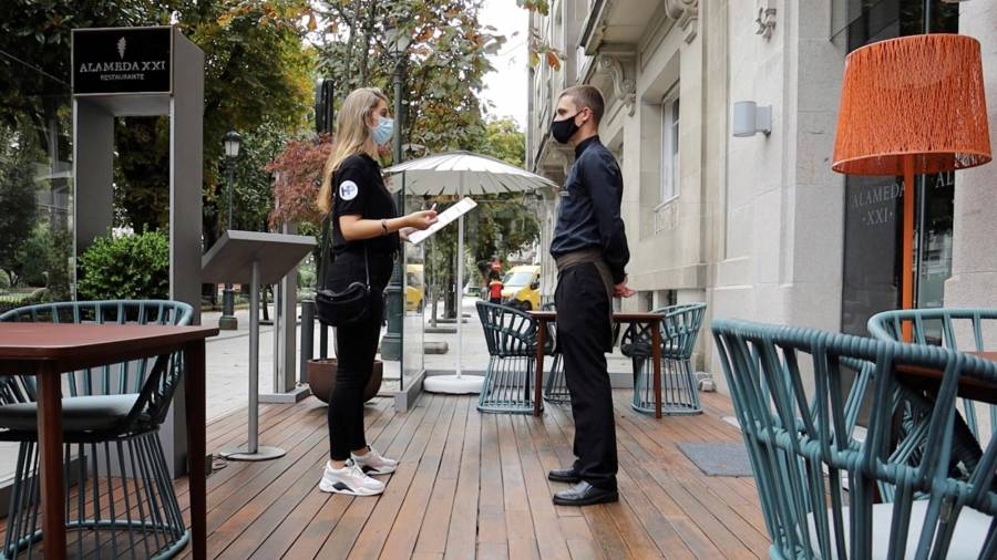 Consultores covid recorren los restaurantes con consejos para parar los brotes