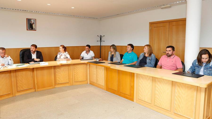 Grupo municipal do PSOE de Ponteceso nunha sesión plenaria