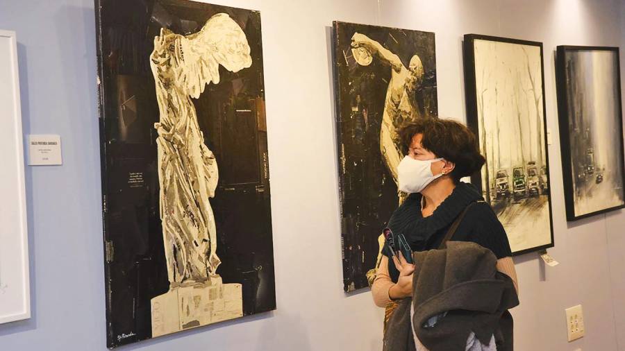 ESTILOS. A exposición que acolle o centro Lustres Rivas abarca obras de diferentes estilos e técnicas. Fotos: C.