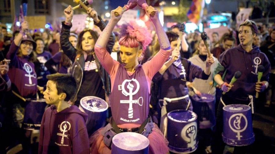 Las calles de Galicia se tiñen de violeta por la igualdad
