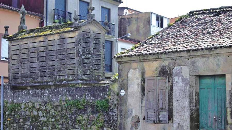A GRANEIRA DO PAI. O pai de Castelao, Mariano Rodríguez, construíu un hórreo en 1919 sen permiso, pero os veciños impediron que o alcalde o tirase presionado por un cacique.