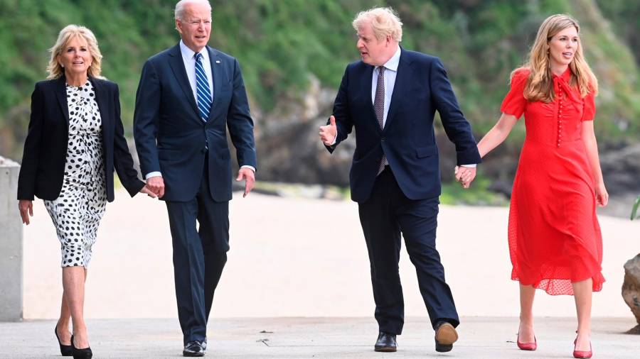 Biden y Johnson con sus mujeres, en la gira del estadounidense por Europa. Foto: Toby Melville/E.P.