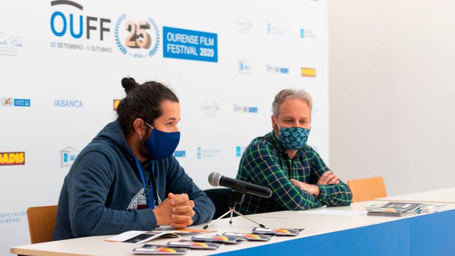 Pola esquerda, Miguel Grandío e Simone Saibene, anunciaron o palmarés do OUFF en Curto