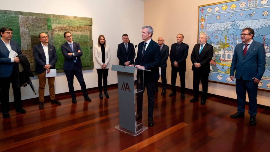EN VIGO. Alfonso Rueda, durante a inauguración da exposición ‘A Nosa Arte’. Foto: D. Cabezón