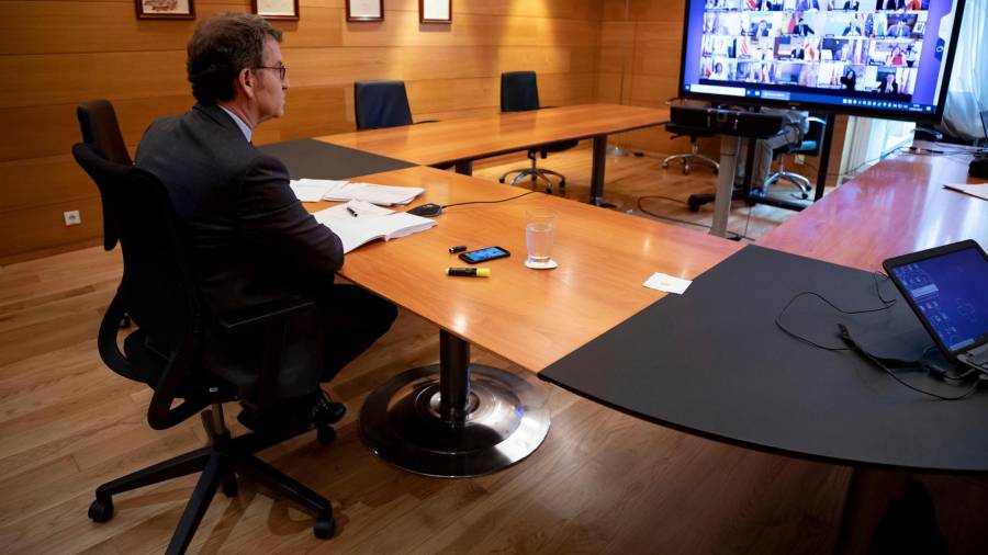 Alberto Núñez Feijóo, durante la videoconferencia con el presidente del Goberno central, Pedro Sánchez, y los otros presidentes autonómicos. Foto: Ana Varela