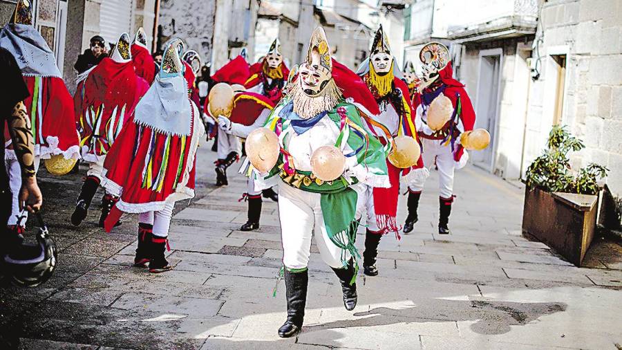 Pantallas en el tradicional domingo Corredoiro que se celebra en Xinzo. Foto: Brais Lorenzo/Efe