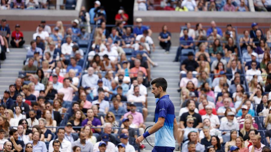 Novak Djokovic reacciona en el tercer set contra Daniil Medvedev durante su partido de la final masculina del US Open. Foto: Justin Lane
