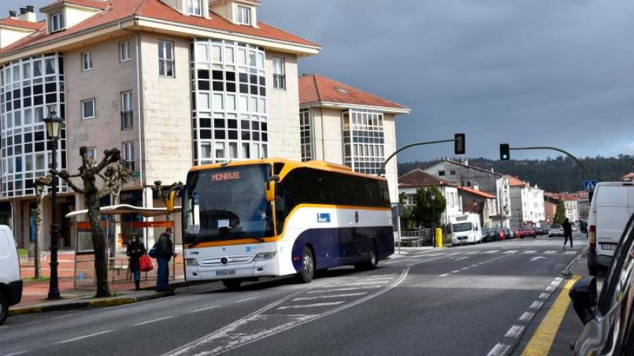 Brión y Negreira exigen que el bus matutino retome horarios