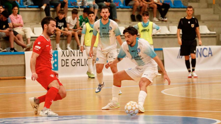 ÚLTIMO partido del Santiago Futsal en el pabellón de Santa Isabel, ante Imperial. Foto: F. B. 