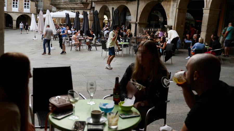 Bares y restaurantes en el casco histórico de Ourense tras el fin de las restricciones. Foto: Rosa Veiga / E.P.
