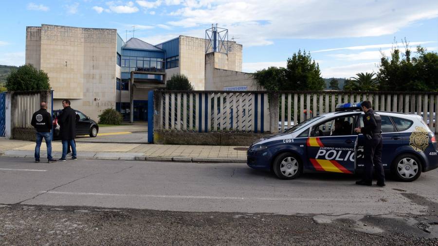 Muere un adolescente al desplomarse una pared de un vestuario de un instituto de Ourense