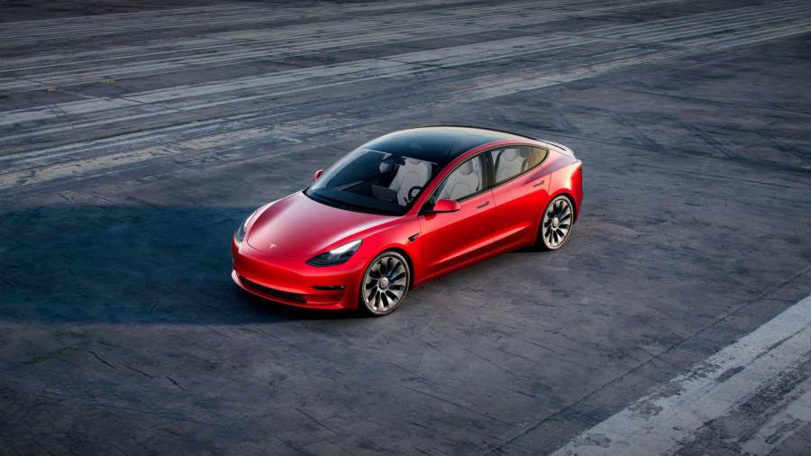 Tesla sitúa su Model 3 como coche eléctrico líder en ventas en Galicia