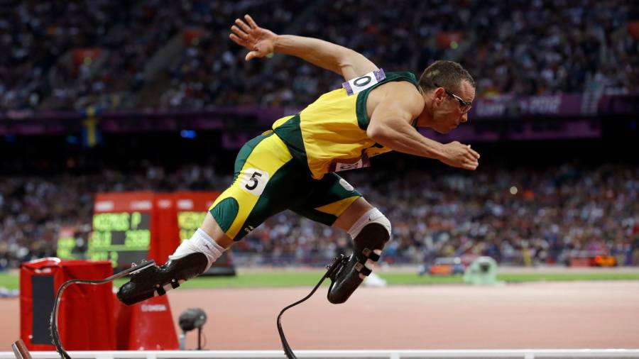 SUPERACIÓN Imaxe do atleta sudafricano Óscar Pistorius tomando a saída nunha proba. Foto: Associated Press