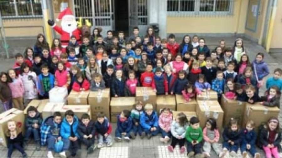 El colegio de Sofán recopiló en un mes 160 kilos de alimentos y 350 regalos