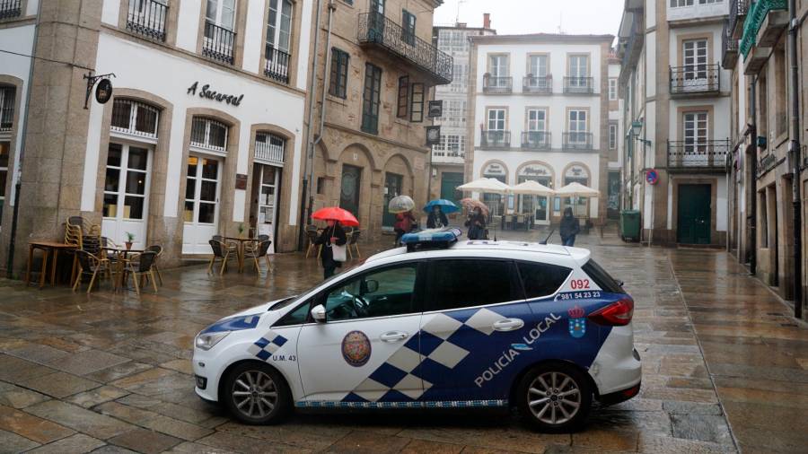 Coche de la Policía Local de Santiago de Compostela. Foto: Fernando Blanco