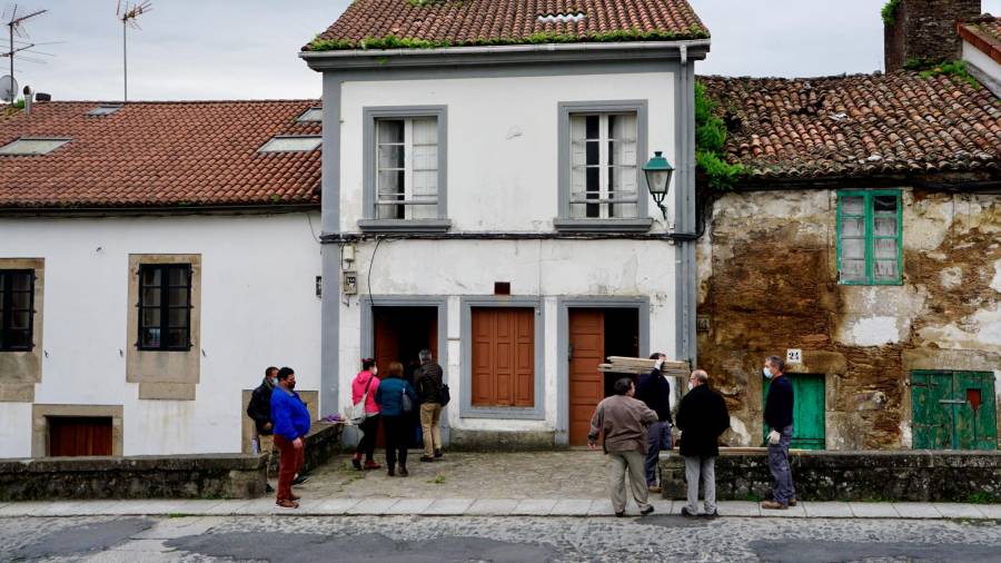 nº 23. Vecinos proceden a tapiar la puerta de entrada a la vivienda. Foto: Fernando Blanco