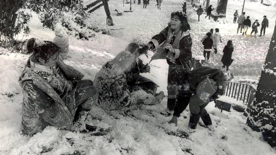 Imagen de una intensa nevada en la capital gallega en el mes de enero de 1987. Foto: ECG