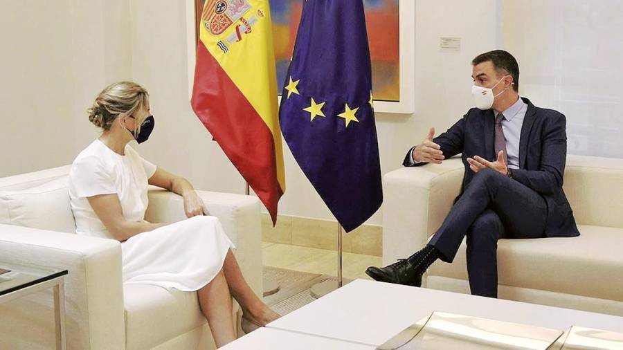Díaz y Sánchez antes del Consejo de Ministros Extraordinario de los PGE de 2022. Foto: E.P.
