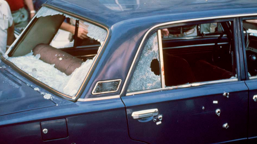 atentado contra el coche en el que viajaba en 1986 el teniente coronel Carlos Besteiro, natural de A Coruña, quien según varios testigos fue acribillado por tres jóvenes vinculados a ETA (Madrid). Foto: Efe