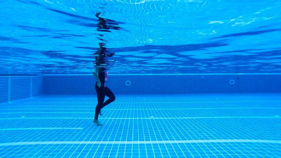 La natación es uno de los grandes ejercicios para las personas con artrosis y para evitar sufrir de esta condición en el futuro. Foto: R.S.