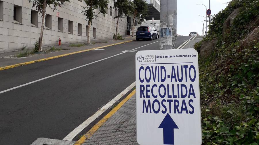 Acceso á zona covid-auto do Complexo Hospitalario Universitario da Coruña. ECG