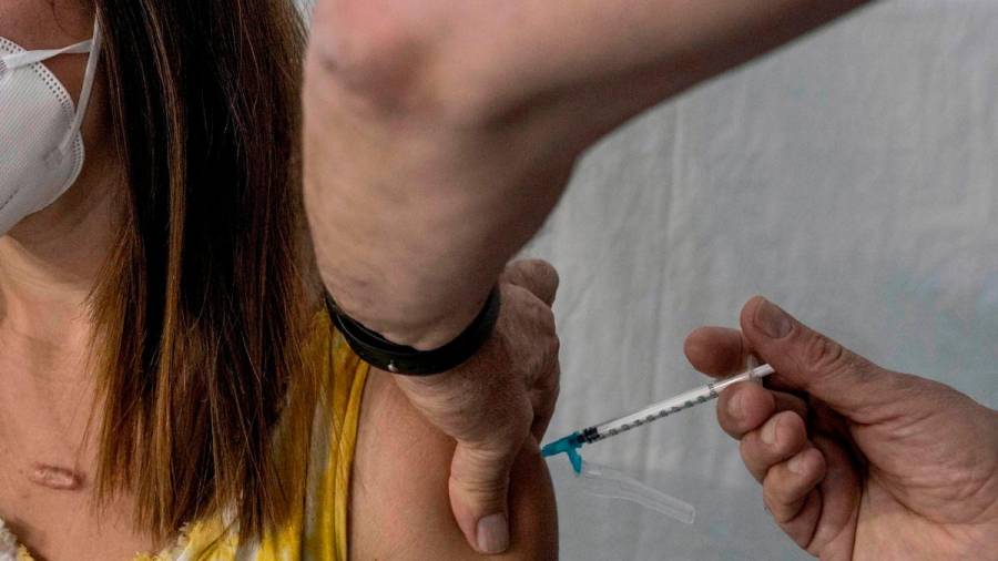 El Gobierno retira el recurso a Ley gallega de Salud tras un acuerdo sobre vacunación