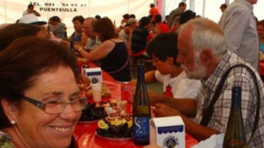 La gastronomía y la artesanía triunfan en la Festa do Polbo