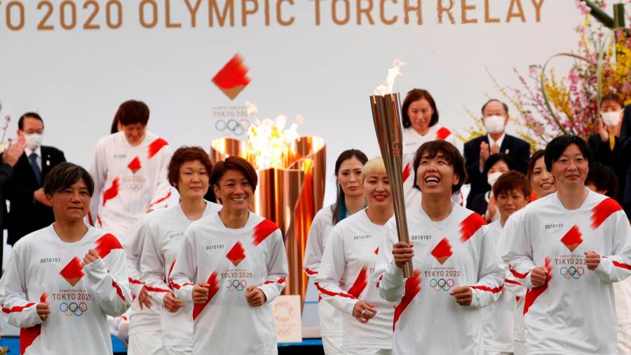 La selección japonesa femenina de fútbol, iniciando el relevo de la antorcha olímpica. Foto: EFE/EPA/Kim Kyung-Hoon