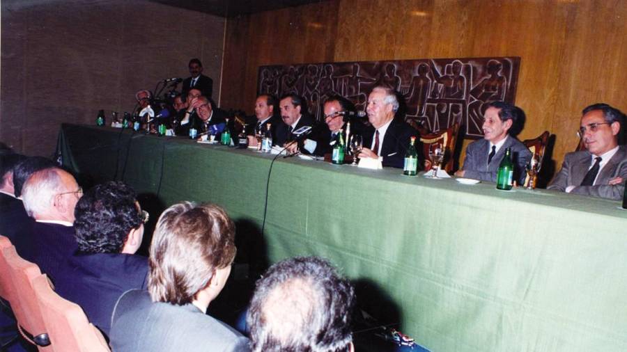 1992. En 1992, Isaac Díaz Pardo fue distinguido junto a otros premiados, como Amancio Ortega (recogió José Mª Castellano). Foto: ECG