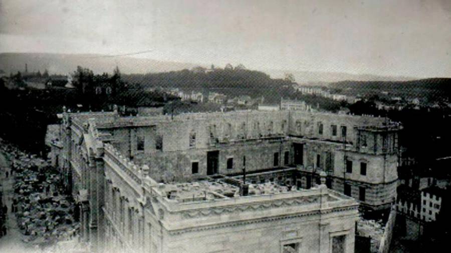 Obras de construcción de la actual Facultad de Medicina de la Universidade de Santiago en una instantánea realizada sobre 1915. Foto:Archivo ECG