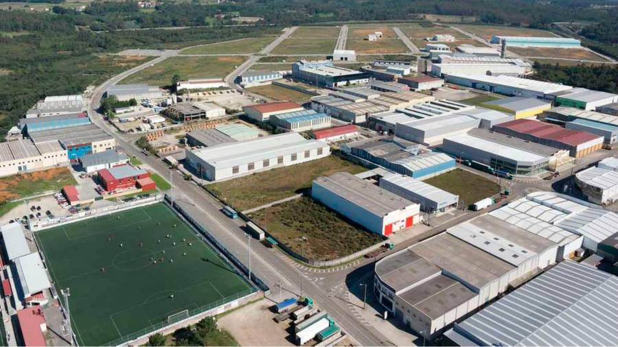 Vista aérea del polígono industrial de Bertoa, en Carballo. Foto: Xestur