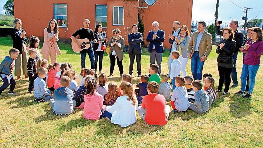 'Fusionan' escuelas de Coristanco, Xallas y A Baña en busca de calidad