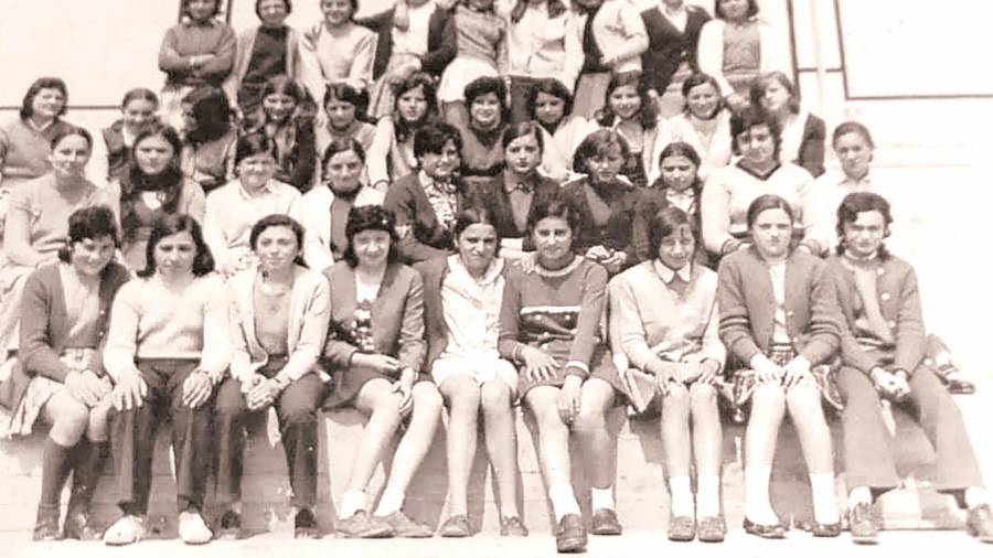 Alumnado da primeira promoción de 3º de Bacharelato do curso 1970-71. Foto: IES A. Brañas
